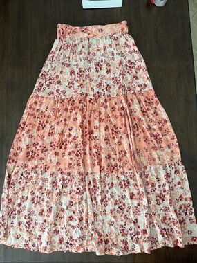 NWT Angie Floral Tiered Maxi Skirt in Peach and White Size M